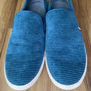 9.5 TOMS Clemente Corduroy Turquoise Slip On Shoes